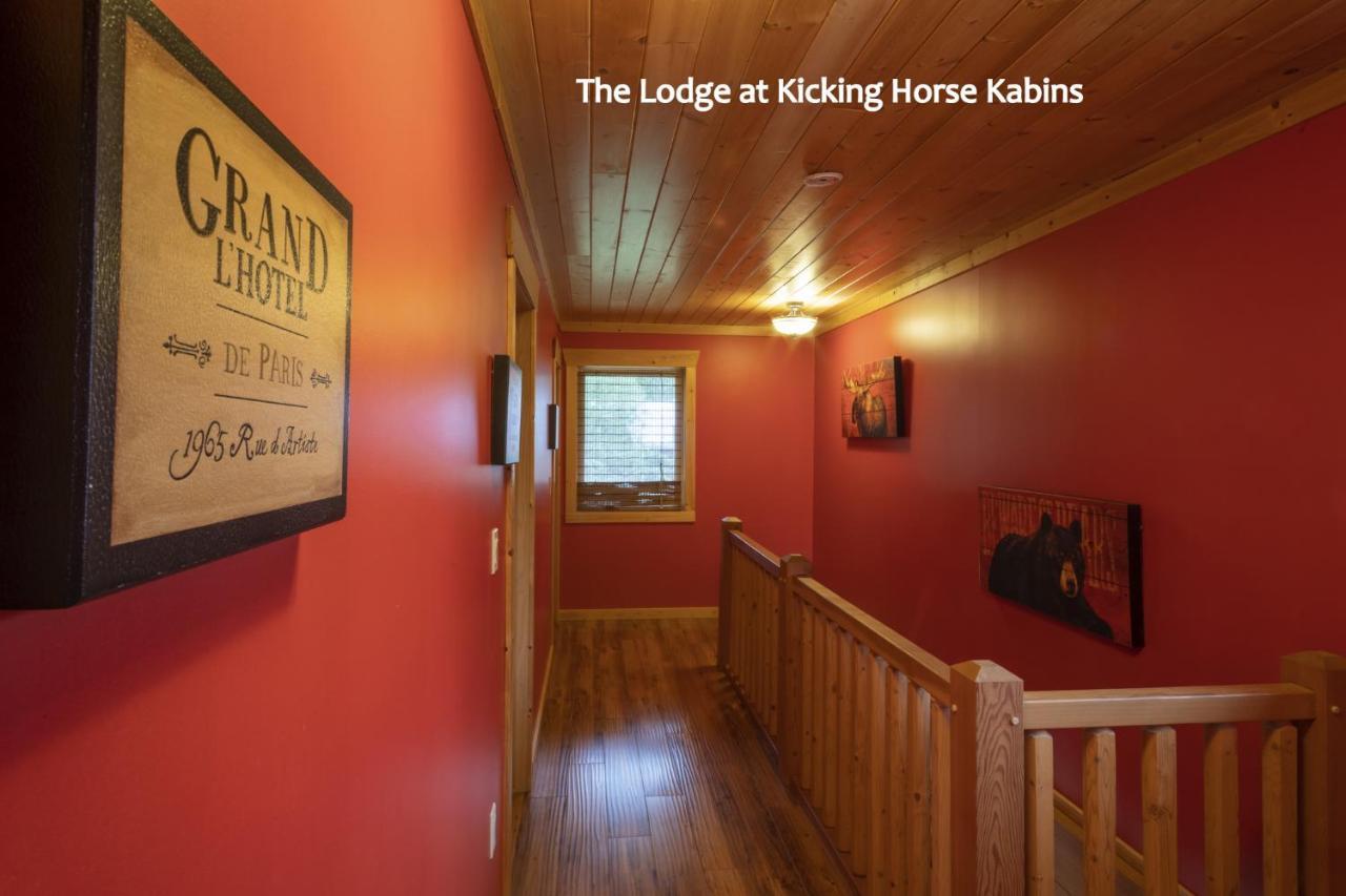 Kicking Horse Kabins Golden Exterior foto